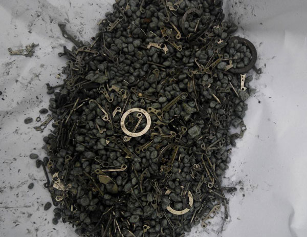 電子腳拋光與鐵屑鐵末分離